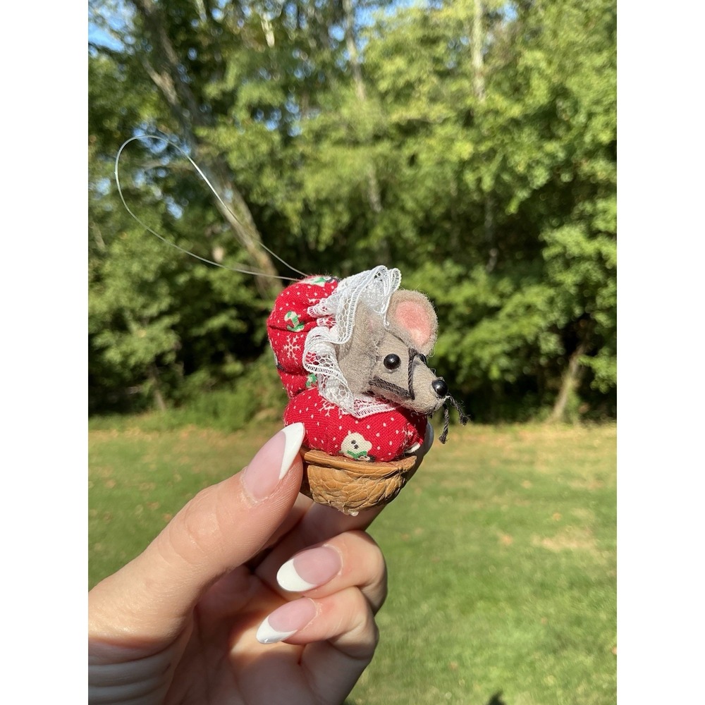 VTG Handmade Felt Mouse Christmas Ornament In Walnut Cottage Core Mice‎ Decor - Picture 2 of 7